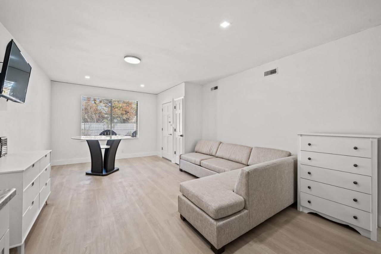Bed and Breakfast Serendipity Миртл-Бич Экстерьер фото